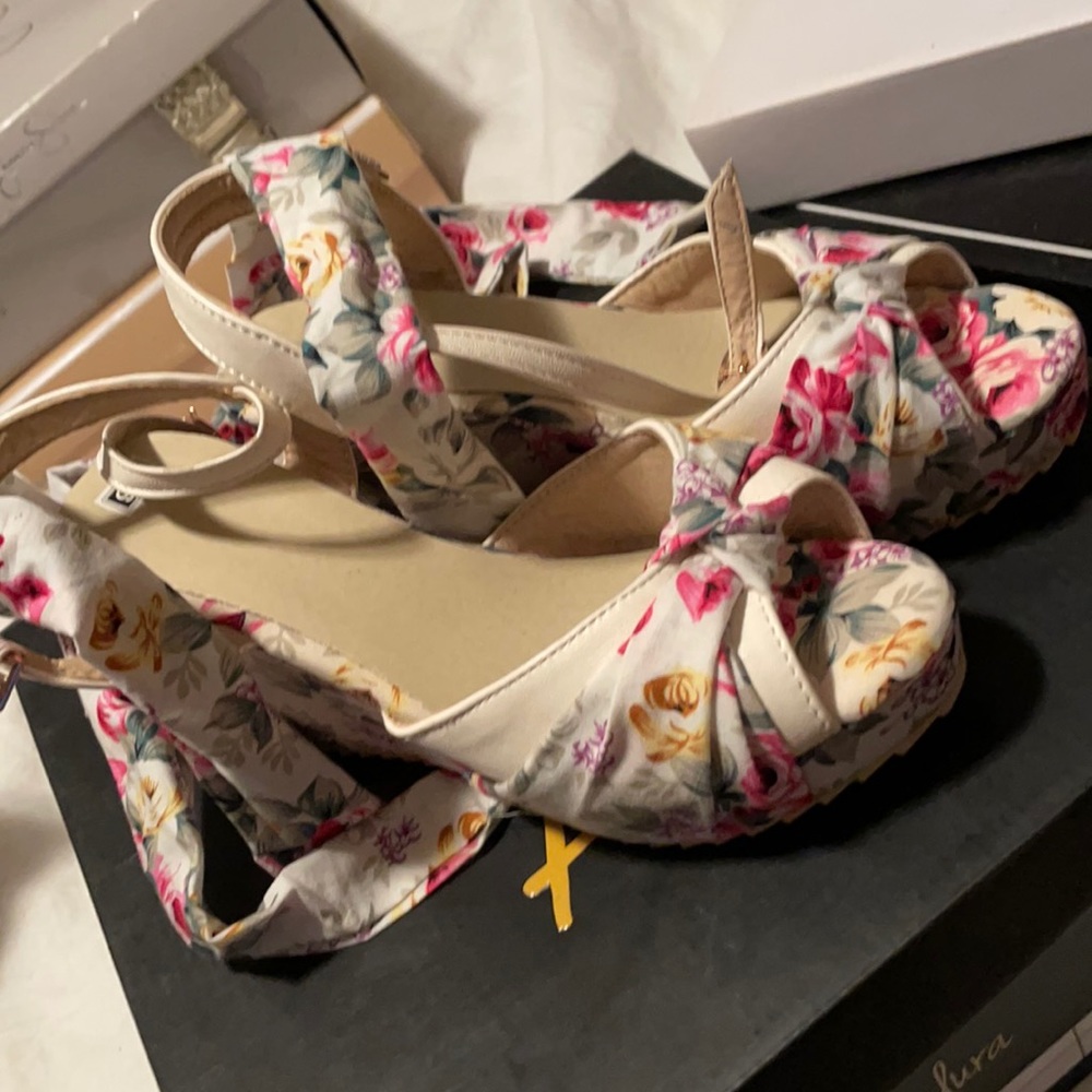 Super cute.. tie up shoes